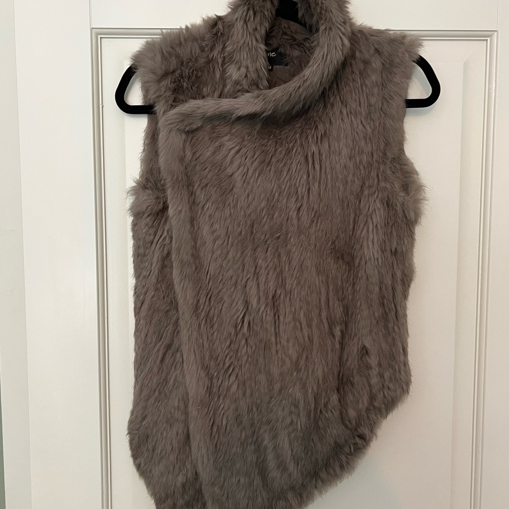 June Rabbit Fur Vest - Picture 2 of 3